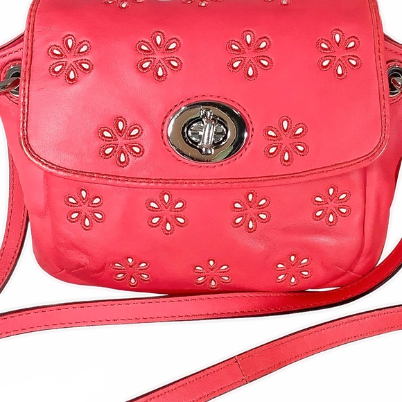 π2xHPπCOACH Pink Leather Eyelet Mini Crossbodyπ - Picture 5 of 8